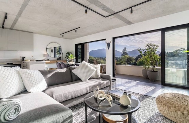 Luxury 3 bedroom apartment at the Alphen Glen