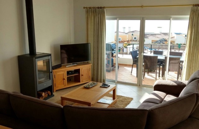 Luxury 3 Bedroom Townhouse, With Shared Pool And Fabulous Sea Views.