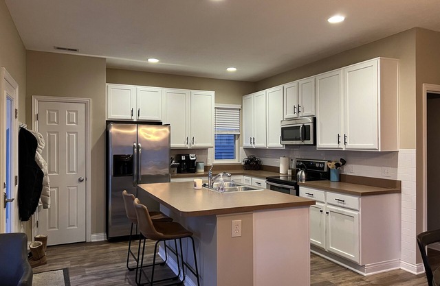LUXURY 3 BEDROOM W/PRIVAT OFFICE!