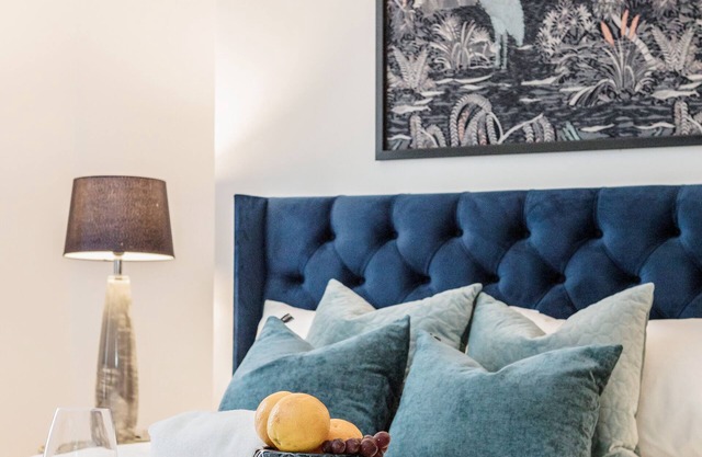 Luxury 3 beds Kensington home with garden