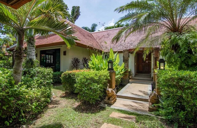 Luxury 3 BR Lagoon View Pool Villa in Baan Bua Estate close to Nai Harn Beach