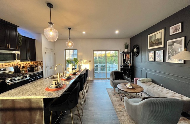 Luxury 3-Level Townhome Near BWI, Easy City Access, Parking Included