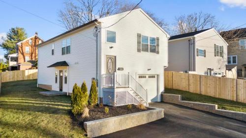 Luxury 3BR 3BA Modern Escape