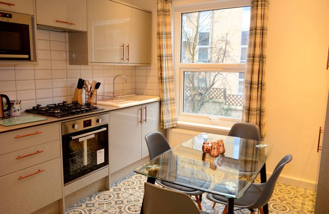 Luxury 4/5 bed 2 bath Victorian London home