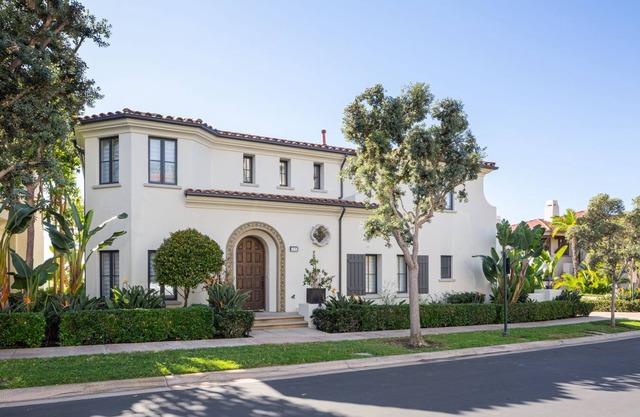 Luxury 4 Bed 3 1/2 bath home in Crystal Cove