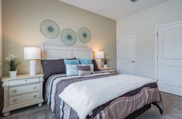 Luxury 4 bedroom 3 bath pool Home 136