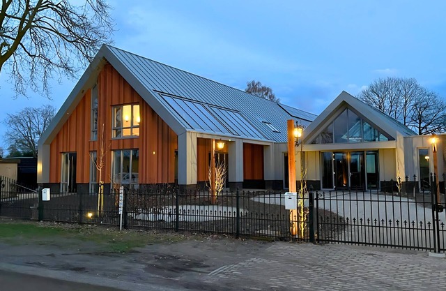 Luxury 4-Bedroom Apartment Ideal for Group Stays