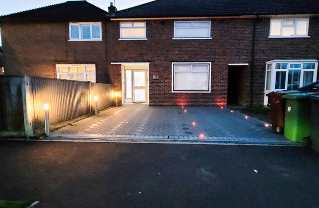 Luxury, 4 Bedroom House, FREE Parking, Borehamwood