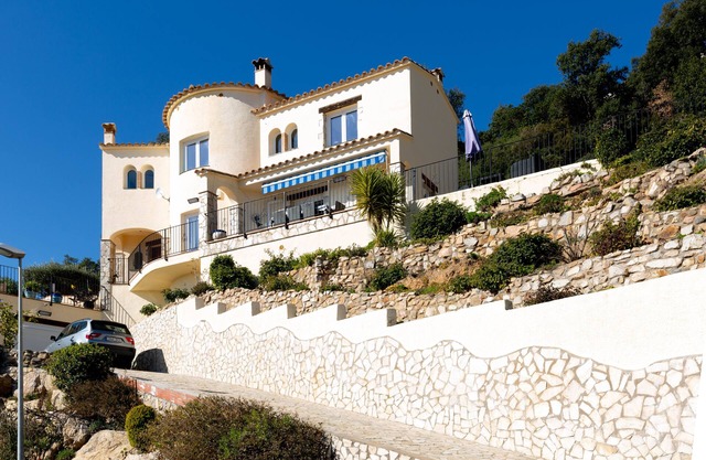 Luxury 4 Bedroom Villa With Heated Pool & Jacuzzi - Fantastic Sea Views