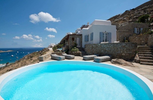 Luxury 4 Bedroom Villa with Pool