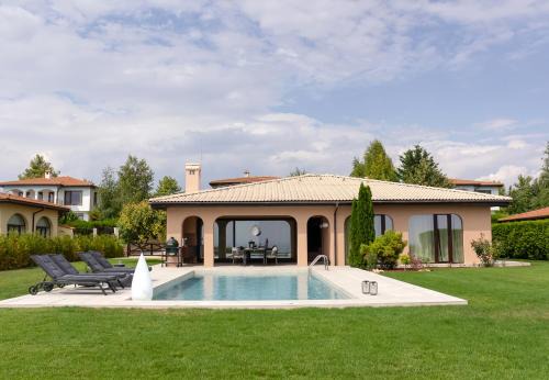 Luxury 4-bedroom Villa in Black Sea Rama Resort by Flat Mаnager