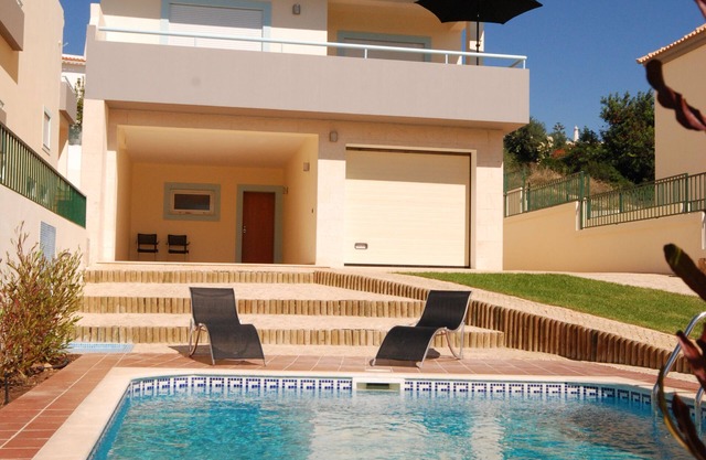 Luxury 4 Bedroom Villa with private pool, only 10mins walk to Town Centre