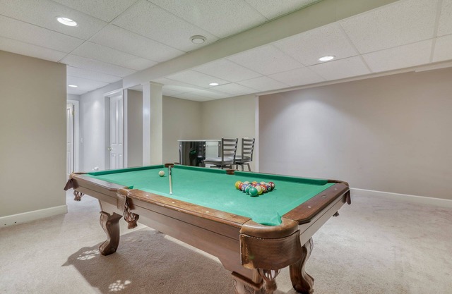 Luxury 4 Beds/3.5bath house with pool table