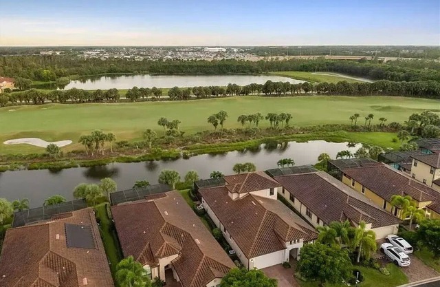 Luxury 4BR 4Bth house, pool,AC and WiFi in enjoyable Miromar Lakes,Naples area