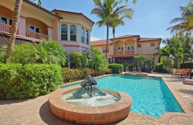 Luxury 4BR Retreat in the Heart of Old Naples – Walk to Beach, 5th Ave & 3rd St