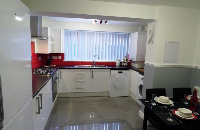 Luxury 5 Bed/4 bath house nr Birmingham Airport/NEC/Resort World/Gentings