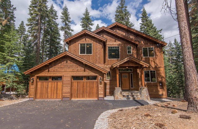 Luxury 5 Bed/4 Baths Tahoe Donner Cabin with Tesla Wall Charger/J1772 Adapter