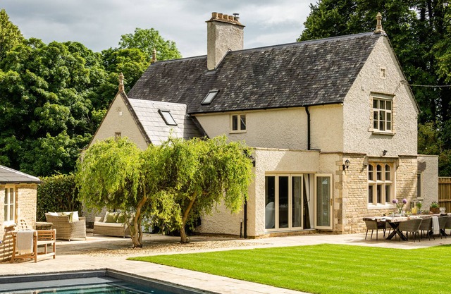 Luxury 5 bed Cotswold house with pool and hot tub near Cirencester.