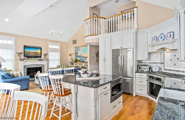 Luxury 5-bedroom home with POOL, close to town and beach!