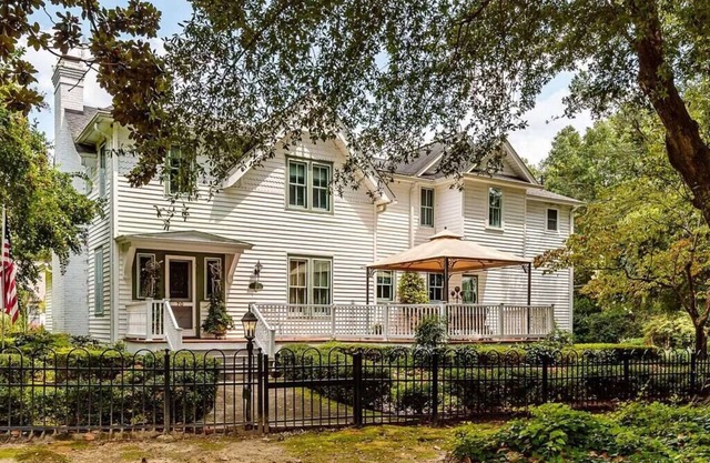 ★ LUXURY 5 BR VILLA Heart of Village Steps From #2