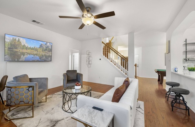 Luxury 5BR, 3BA Austin Retreat ~ Pool~ Parkingn