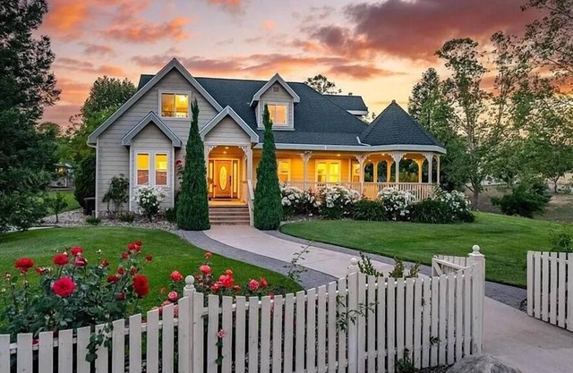 Luxury 5BR Great Location Sleeps 15!