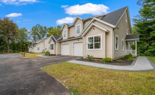 Luxury 5BR Home in Central Bloomfield Spot