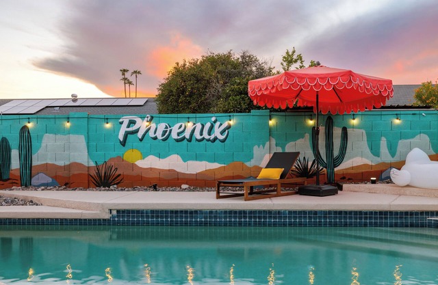 Luxury 5BR Oasis w/Heated Pool, Hot Tub, Game Room & Fire Pit