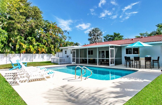 Luxury 5BR Villa Heated Pool near Beach & Casino