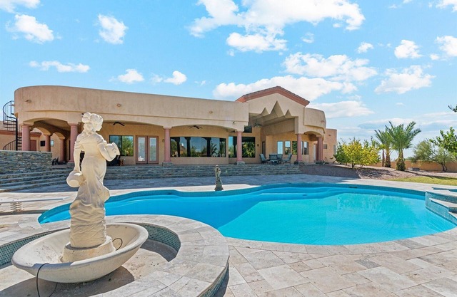 Luxury 6 BR Estate~2 Tranquil Acres~Pool~Hot Tub~Office~Laundry~4 Car Garage
