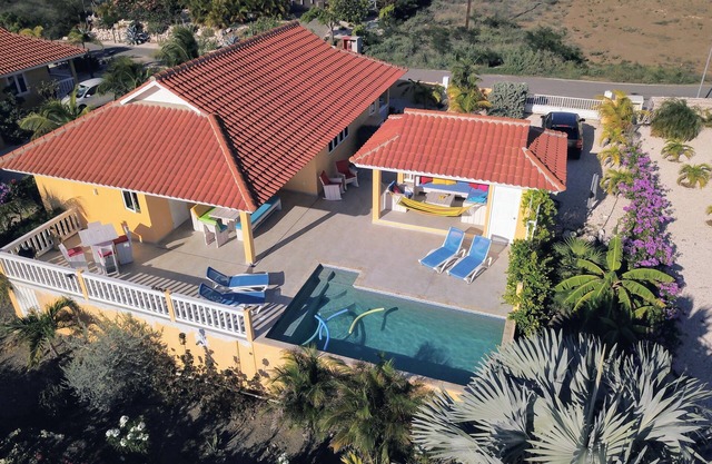 Luxury 6 person villa with private pool, quiet location in the middle of nature.