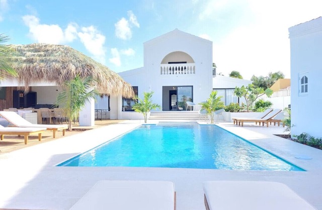 Luxury 6BR/6BA Villa with Exclusive Pool at Boco Beach House by Bocobay