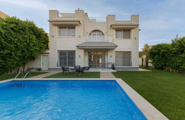Luxury 6BR Villa with Private Pool in Royal City Compound - Sheikh Zayed