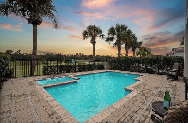 Luxury 6BR Villa w Pool & Cinema, 4mi to Disney