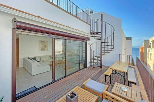 Luxury 8P town house in center lEscala 50m beach