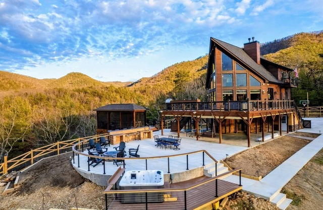 Luxury A Frame 5BR Hot Tub & Mountain Views
