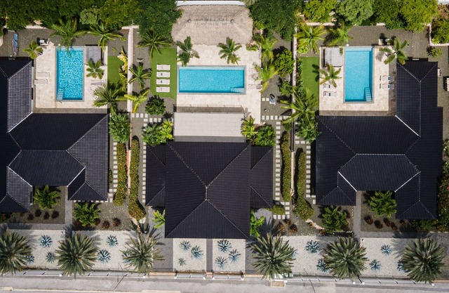 Luxury accommodation for 22 people within walking distance of Jan Thiel Beach