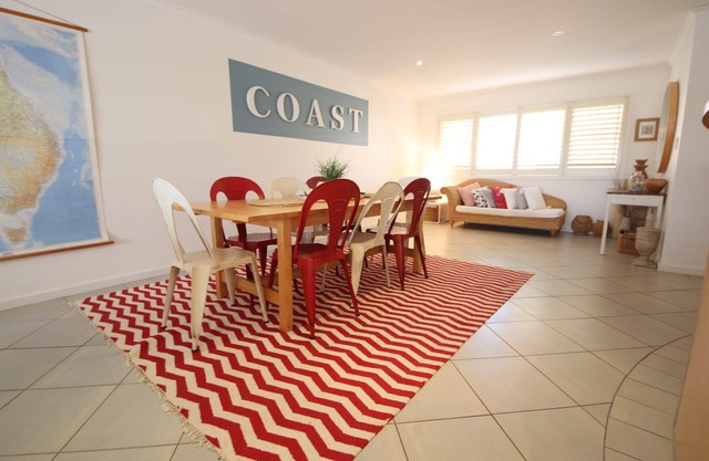 Luxury air conditioned apartment located in the centre of town with lift.