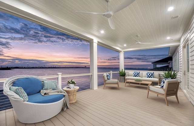 LUXURY AND LOCATION! WATERFRONT PROPERTY WITH POOL, HOT TUB AND WHITE SAND BEACH