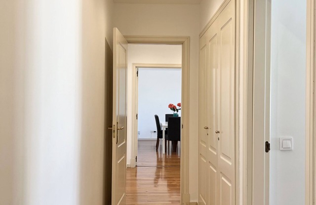 Luxury Apartment - 2 Bedrooms, Massive Lounge