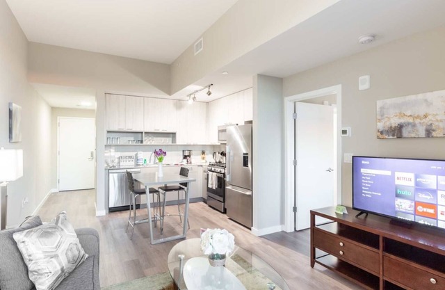 Luxury Apartment In Harbor Point