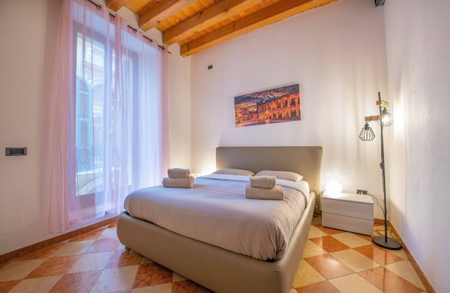 Luxury Apartment in Historic Center-Free Wi-Fi and AC-Near Arena and Giulietta