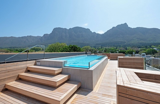 Luxury Apartment in Newlands Cape Town - Streamside tranquility