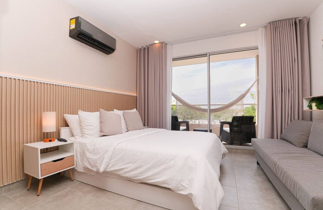 Luxury apartment with ocean view, pool and beach