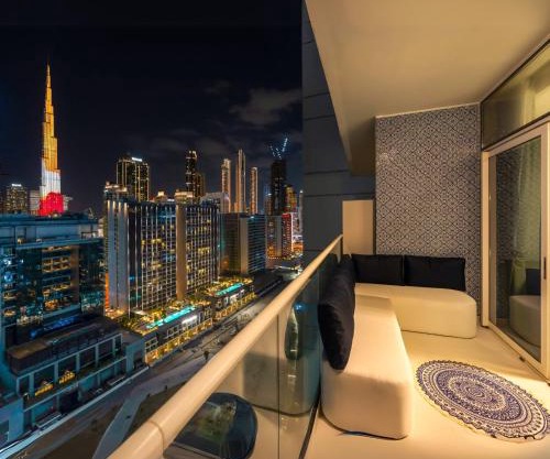Luxury Apartment with Balcony & Full Burj Khalifa View by Dejaview Stays