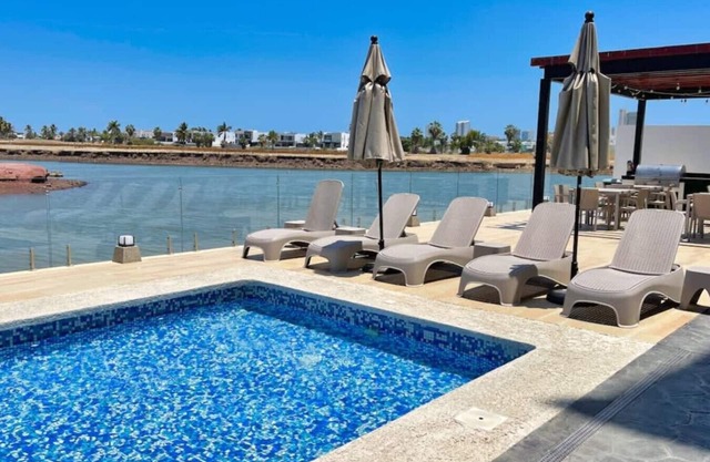 Luxury apartment with pool, spectacular views
