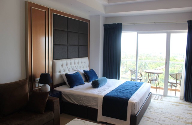 Luxury Apartments within 15 minutes drive to the Airport.