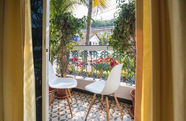 Luxury Art-themed Apartment: The Pop Art Suite
