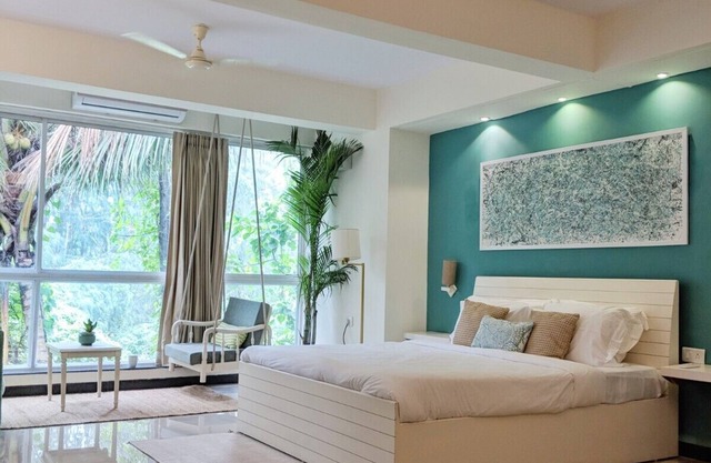 Luxury art-themed apartment: The Abstract Suite