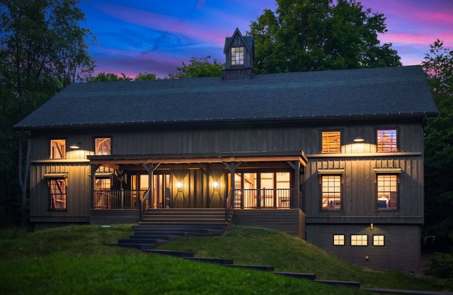 Luxury Barn Retreat near Mohican River